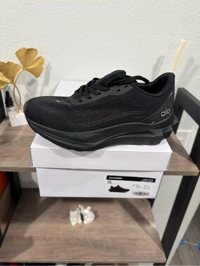 ALO Runner Platform Sneaker in Black